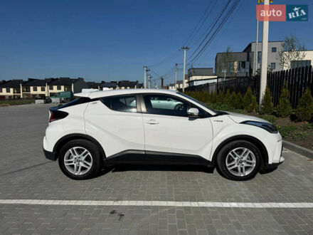 Тойота C-HR 2021 в Тернополе на Automoto.ua Белый Тойота C-HR, объемом двигателя 1.8 л и пробегом 51 тыс. км за 28000 $, фото 1 на Automoto.ua