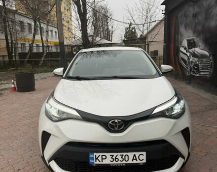 Белый Тойота C-HR, объемом двигателя 1.99 л и пробегом 28 тыс. км за 24000 $, фото 1 на Automoto.ua
