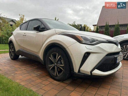 Тойота C-HR 2022 в Киеве на Automoto.ua Белый Тойота C-HR, объемом двигателя 1.99 л и пробегом 90 тыс. км за 29700 $, фото 1 на Automoto.ua