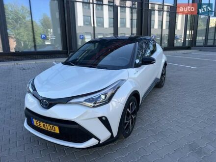 Тойота C-HR 2022 в Львове на Automoto.ua Белый Тойота C-HR, объемом двигателя 1.99 л и пробегом 27 тыс. км за 27500 $, фото 1 на Automoto.ua