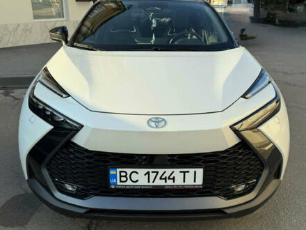 Тойота C-HR 2024 в Стрые на Automoto.ua Белый Тойота C-HR, объемом двигателя 1.99 л и пробегом 12 тыс. км за 43415 $, фото 1 на Automoto.ua