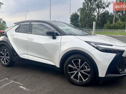Тойота C-HR 2024 в Киеве на Automoto.ua Белый Тойота C-HR, объемом двигателя 2 л и пробегом 14 тыс. км за 40900 $, фото 1 на Automoto.ua