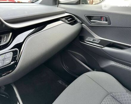 Чорний Тойота C-HR, об'ємом двигуна 2 л та пробігом 8 тис. км за 26900 $, фото 27 на Automoto.ua