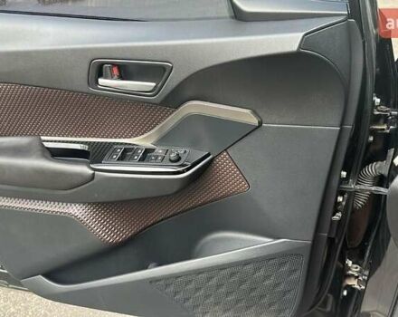 Черный Тойота C-HR, объемом двигателя 1.8 л и пробегом 138 тыс. км за 24500 $, фото 3 на Automoto.ua