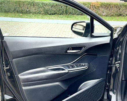 Черный Тойота C-HR, объемом двигателя 1.99 л и пробегом 86 тыс. км за 16700 $, фото 15 на Automoto.ua