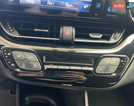 Черный Тойота C-HR, объемом двигателя 1.2 л и пробегом 64 тыс. км за 17200 $, фото 12 на Automoto.ua
