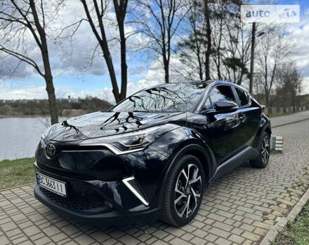 Черный Тойота C-HR, объемом двигателя 2 л и пробегом 72 тыс. км за 17499 $, фото 3 на Automoto.ua