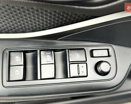 Черный Тойота C-HR, объемом двигателя 1.99 л и пробегом 86 тыс. км за 16700 $, фото 16 на Automoto.ua