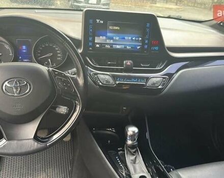 Черный Тойота C-HR, объемом двигателя 1.8 л и пробегом 138 тыс. км за 24500 $, фото 4 на Automoto.ua