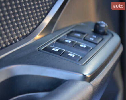 Чорний Тойота C-HR, об'ємом двигуна 2 л та пробігом 77 тис. км за 15850 $, фото 42 на Automoto.ua