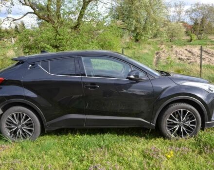 Чорний Тойота C-HR, об'ємом двигуна 0.12 л та пробігом 80 тис. км за 15500 $, фото 1 на Automoto.ua