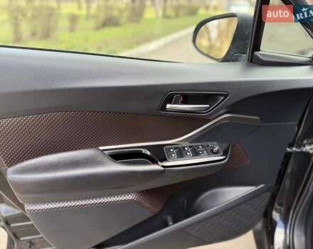 Чорний Тойота C-HR, об'ємом двигуна 2 л та пробігом 79 тис. км за 19800 $, фото 22 на Automoto.ua