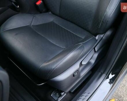 Чорний Тойота C-HR, об'ємом двигуна 1.2 л та пробігом 66 тис. км за 19819 $, фото 14 на Automoto.ua