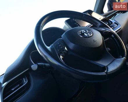 Чорний Тойота C-HR, об'ємом двигуна 2 л та пробігом 77 тис. км за 15850 $, фото 36 на Automoto.ua