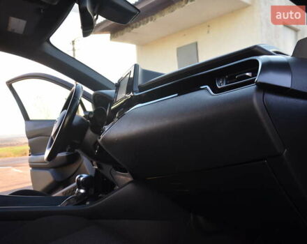 Чорний Тойота C-HR, об'ємом двигуна 2 л та пробігом 77 тис. км за 15850 $, фото 57 на Automoto.ua