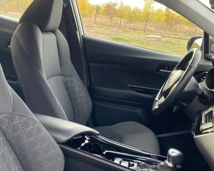 Черный Тойота C-HR, объемом двигателя 1.2 л и пробегом 76 тыс. км за 19900 $, фото 21 на Automoto.ua