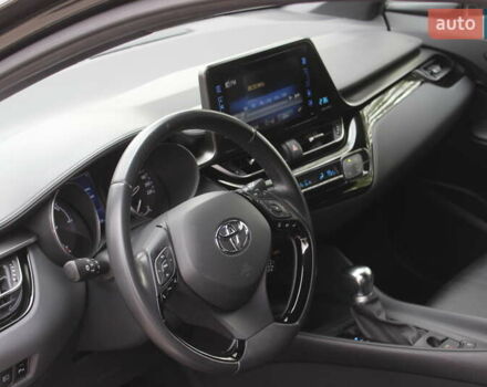 Черный Тойота C-HR, объемом двигателя 1.8 л и пробегом 72 тыс. км за 27699 $, фото 26 на Automoto.ua