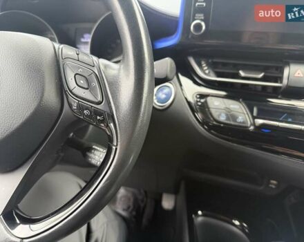Чорний Тойота C-HR, об'ємом двигуна 1.8 л та пробігом 65 тис. км за 23800 $, фото 3 на Automoto.ua