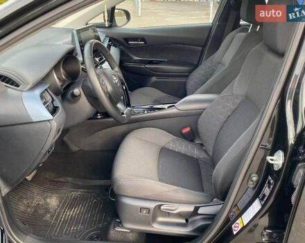 Черный Тойота C-HR, объемом двигателя 1.2 л и пробегом 76 тыс. км за 19900 $, фото 25 на Automoto.ua