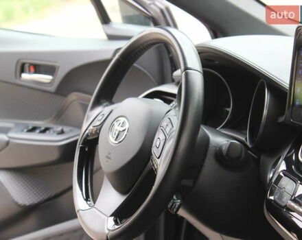Черный Тойота C-HR, объемом двигателя 1.8 л и пробегом 72 тыс. км за 27699 $, фото 38 на Automoto.ua