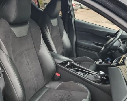 Черный Тойота C-HR, объемом двигателя 1.8 л и пробегом 105 тыс. км за 25200 $, фото 2 на Automoto.ua