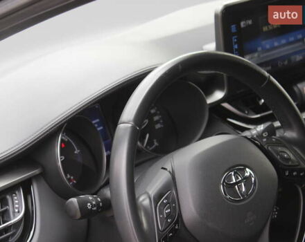 Черный Тойота C-HR, объемом двигателя 1.8 л и пробегом 72 тыс. км за 27699 $, фото 25 на Automoto.ua