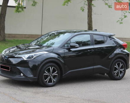 Черный Тойота C-HR, объемом двигателя 1.8 л и пробегом 72 тыс. км за 27699 $, фото 13 на Automoto.ua
