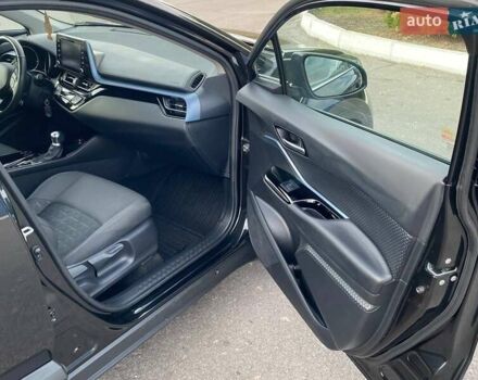 Черный Тойота C-HR, объемом двигателя 1.2 л и пробегом 76 тыс. км за 19900 $, фото 26 на Automoto.ua