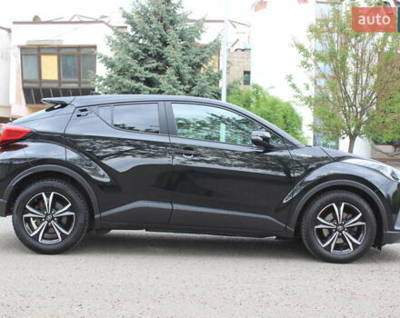 Черный Тойота C-HR, объемом двигателя 1.8 л и пробегом 72 тыс. км за 27699 $, фото 8 на Automoto.ua