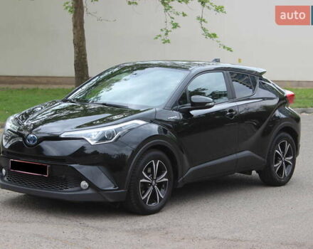 Черный Тойота C-HR, объемом двигателя 1.8 л и пробегом 72 тыс. км за 27699 $, фото 3 на Automoto.ua