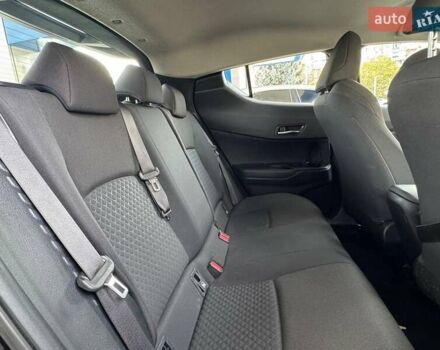 Черный Тойота C-HR, объемом двигателя 1.8 л и пробегом 32 тыс. км за 25900 $, фото 12 на Automoto.ua