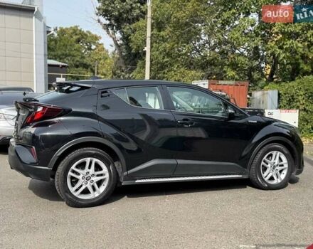 Черный Тойота C-HR, объемом двигателя 1.8 л и пробегом 32 тыс. км за 25900 $, фото 4 на Automoto.ua