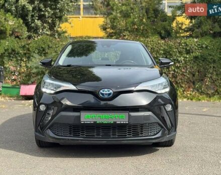 Черный Тойота C-HR, объемом двигателя 1.8 л и пробегом 32 тыс. км за 25900 $, фото 2 на Automoto.ua