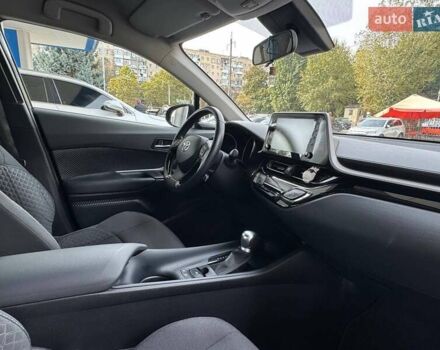 Черный Тойота C-HR, объемом двигателя 1.8 л и пробегом 32 тыс. км за 25900 $, фото 13 на Automoto.ua