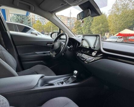 Чорний Тойота C-HR, об'ємом двигуна 1.8 л та пробігом 32 тис. км за 25900 $, фото 11 на Automoto.ua