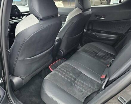 Чорний Тойота C-HR, об'ємом двигуна 1.99 л та пробігом 57 тис. км за 30000 $, фото 14 на Automoto.ua