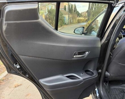 Чорний Тойота C-HR, об'ємом двигуна 2 л та пробігом 38 тис. км за 21990 $, фото 15 на Automoto.ua