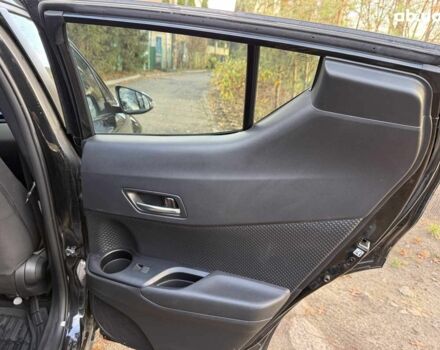 Чорний Тойота C-HR, об'ємом двигуна 2 л та пробігом 38 тис. км за 21990 $, фото 19 на Automoto.ua