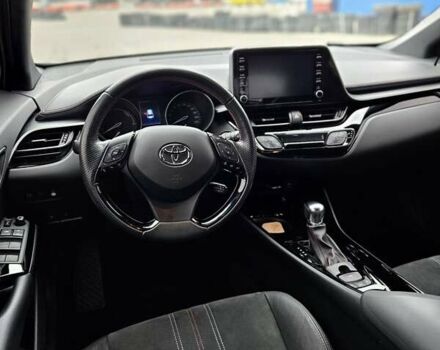 Чорний Тойота C-HR, об'ємом двигуна 1.99 л та пробігом 57 тис. км за 30000 $, фото 3 на Automoto.ua
