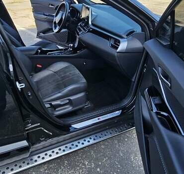 Чорний Тойота C-HR, об'ємом двигуна 1.99 л та пробігом 57 тис. км за 30000 $, фото 29 на Automoto.ua