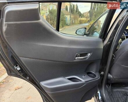 Чорний Тойота C-HR, об'ємом двигуна 2 л та пробігом 38 тис. км за 21990 $, фото 15 на Automoto.ua