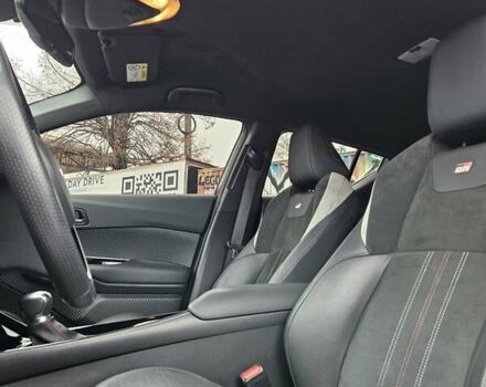 Чорний Тойота C-HR, об'ємом двигуна 1.99 л та пробігом 57 тис. км за 30000 $, фото 2 на Automoto.ua