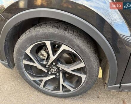Чорний Тойота C-HR, об'ємом двигуна 2 л та пробігом 38 тис. км за 21990 $, фото 9 на Automoto.ua