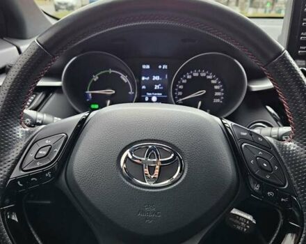Чорний Тойота C-HR, об'ємом двигуна 1.99 л та пробігом 57 тис. км за 30000 $, фото 6 на Automoto.ua