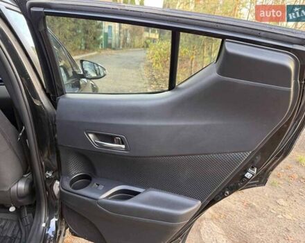 Чорний Тойота C-HR, об'ємом двигуна 2 л та пробігом 38 тис. км за 21990 $, фото 19 на Automoto.ua