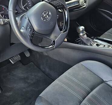 Черный Тойота C-HR, объемом двигателя 1.99 л и пробегом 57 тыс. км за 31000 $, фото 26 на Automoto.ua