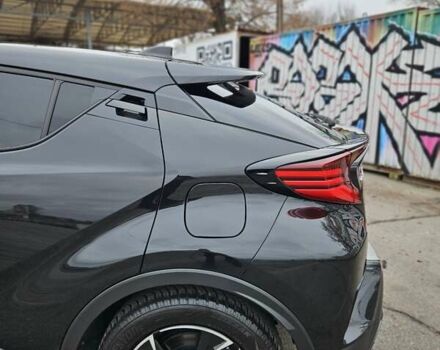 Чорний Тойота C-HR, об'ємом двигуна 1.99 л та пробігом 57 тис. км за 30000 $, фото 4 на Automoto.ua