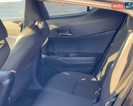 Черный Тойота C-HR, объемом двигателя 0 л и пробегом 2 тыс. км за 32750 $, фото 24 на Automoto.ua