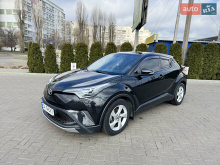 Тойота C-HR 2017 в Черкассах на Automoto.ua Черный Тойота C-HR, объемом двигателя 1.2 л и пробегом 140 тыс. км за 18300 $, фото 1 на Automoto.ua