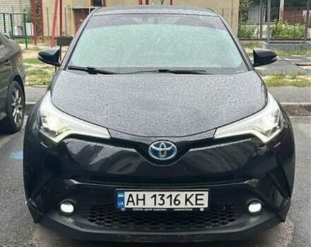 Черный Тойота C-HR, объемом двигателя 1.8 л и пробегом 138 тыс. км за 24500 $, фото 1 на Automoto.ua